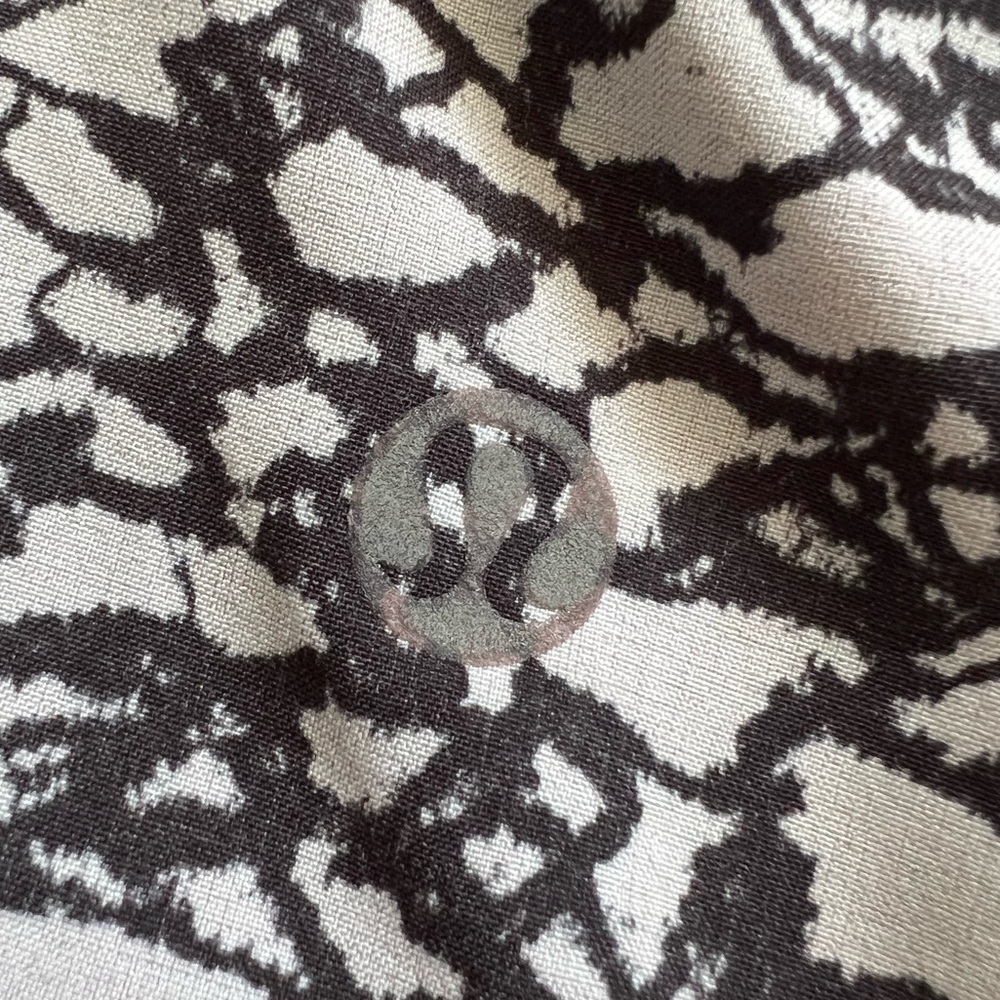 Lululemon Speed up Shorts - Picture 3 of 4